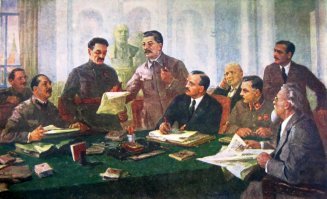 Товарищ Сталин обсуждает с однопартийцами пьесу "Фронт"