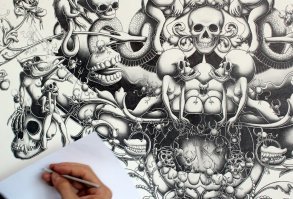 Напоминает искусство людей,больных шизофренией.