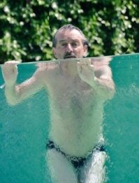 Сделал всё, что смог. Увы, но ампутированные ноги и подбородок найти не удалось.