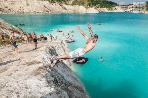 У нас в Беларуси есть похожее место, со следующего года государство вместе с Катаром  собирается строить полноценный курорт с отелями ресторанами и прочими причиндалами, интересно что получится у Катарцев неплохие архитекторы, в Минске уже много их зданий...
