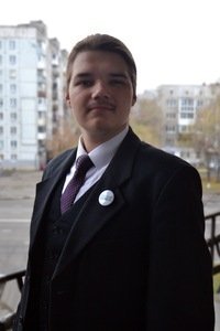 А это координатор движения "Протестный Кузбасс"  Гяммер.  ПОсмотрите в эти честные, народные глаза.