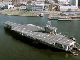Причиной пожара на атомном авианосце ВМС США "Джордж Вашингтон" стала непотушенная сигарета, передает агентство Associated Press.

В официальном сообщении ВМС США, в частности, говорится, что возгорание возникло по причине курения в ненадлежащем месте рядом с легковоспламеняющимися жидкостями. В связи с инцидентом командир авианосца и его старпом были освобождены от исполнения своих обязанностей. 

В результате пожара один военнослужащий получил незначительные ожоги, и еще 23 были госпитализированы с тепловым шоком. Материальный ущерб от пожара составил 70 миллионов долларов.
