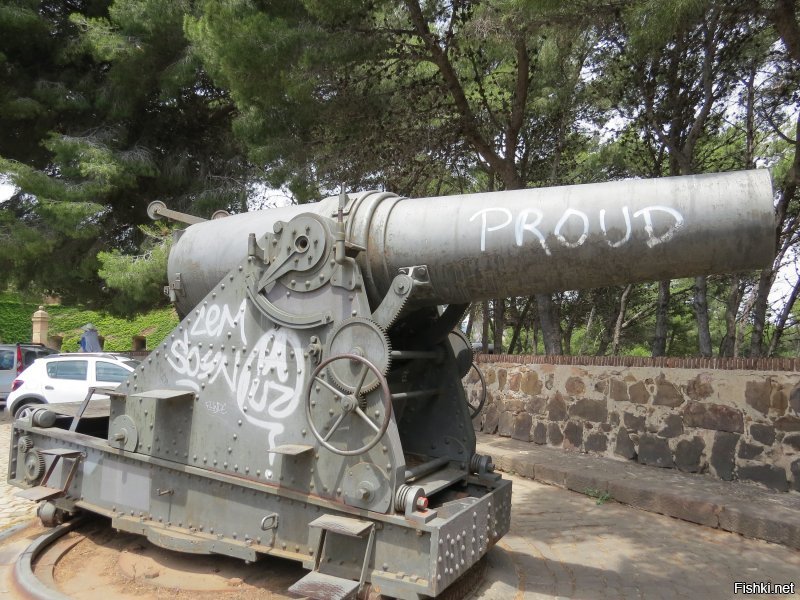 Добавлю немного  фото с горы Монжуик ( или Монтжуик, еврейская гора с древнекаталонского) и ее подножия. Без комментов.