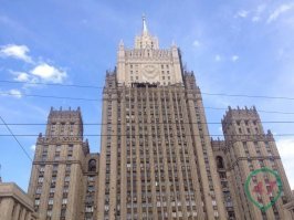 А вот так сейчас выглядит здание МИДа после ремонта.Заменили полностью сгнивший шпиль и отпескоструили верхнюю часть здания.На весь фасад не хватило финансов.