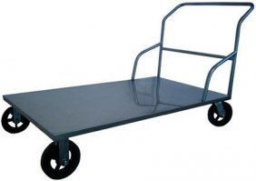 С таким весом садиться на лошадь жестоко!