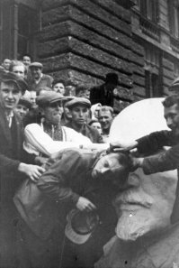 лови, борец за нэзалэжну! У вас проституция в крови - как были бандеровки подстилками, так до сих пор ими и остаются, как воевали вы с безоружными людьми, так и продолжаете