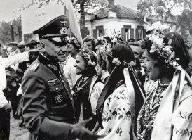лови, борец за нэзалэжну! У вас проституция в крови - как были бандеровки подстилками, так до сих пор ими и остаются, как воевали вы с безоружными людьми, так и продолжаете