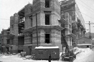 А что снесли на месте ДМ? 
Это же целый квартал в центре...