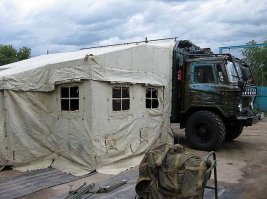 Я, кстати, с Алтая, на такой "тележке" можно без сопровождения, все равно далеко не уедете, только по местам обетованным. Самый популярный вид транспорта в Горном Алтае Газ-66. Примерно такой дом на колесах должен быть в наших условиях.