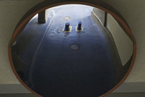 настоящий фотограф - он как вампир: ни в зеркалах не отражается, ни тени не отбрасывает!