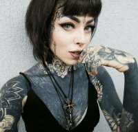 Тут просто фломастером дети баловались