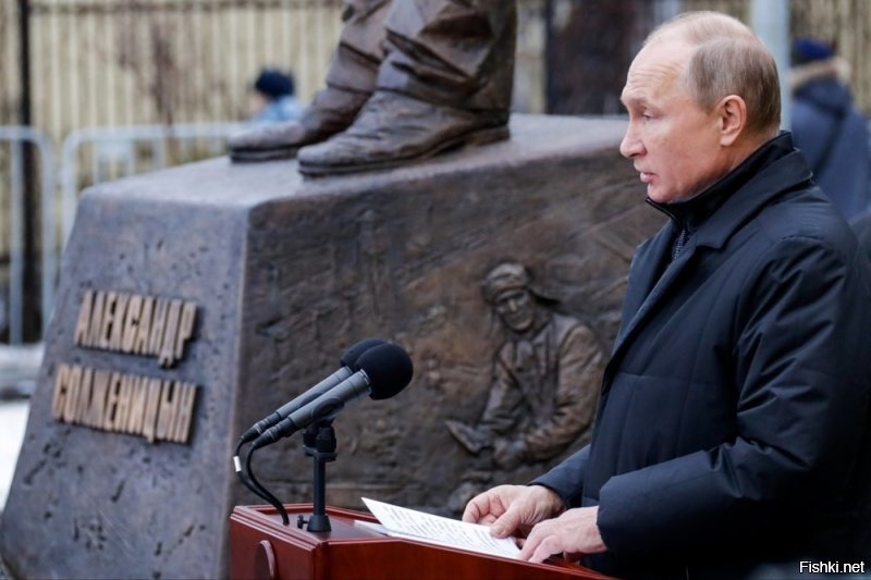 «Тот, кто льет грязь на Сталина, тот льет грязь на советский народ. Кто льет грязь на его ученика Мао, тот льет грязь на китайский народ. Мы не позволим оскорблять ни себя, ни память преданных своей верхушкой советских людей о светлом сталинском периоде. Вот почему книгам Солженицына в Китае отныне место на кострах, а не на полках библиотек»,   сказал председатель КНР Си Цзиньпинь, подписывая закон. 

==============================================================================

Браво, товарищ Си Цзиньпин!

Позор антисоветской швали, восхваляющих предателей Родины типа солженицына, награждающей высокими наградами и устанавливающей им памятники в нашей стране!