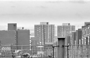 Про машины я писал, они естественно будут другие. Дома, ну да где то покрыты черепицей и дымоходы другие. А вот новые вдалеке мало чем отличаются. Лица у детей европейские, так и у моих друзей то же не азиатские были. За одежду вообще... ни модных кроссовок, ни фельдипёрстовых батников не увидел, самые обычные тряпки.