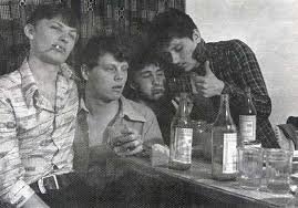 Автор, понятное дело - совкодрочеры и через чур идиализирует те времена, только вот у советских мужчин, практически у большинства было одно увлечение.