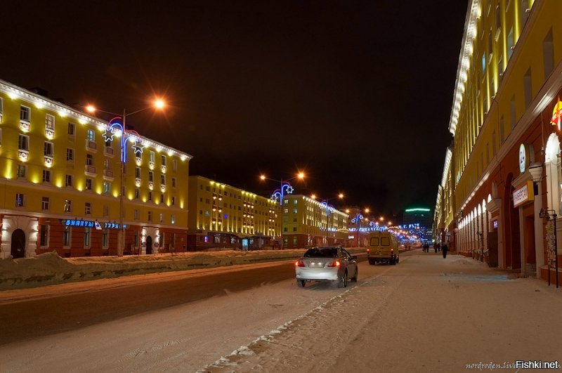 Норильск, население около 150000 жителей.