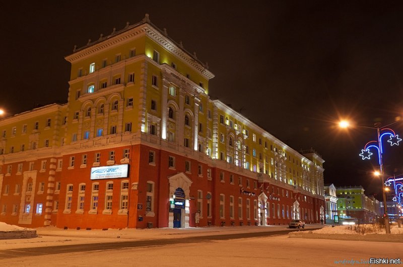 Норильск, население около 150000 жителей.