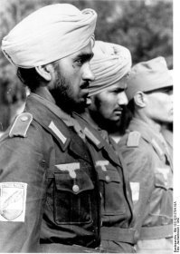 Помимо индийского добровольческого легиона вермахта "Freies Indien" имелись и индийские  подразделения SS Legion.
Это история, друзья мои!