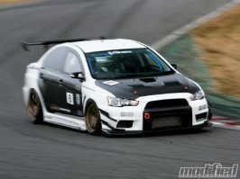 Снова "я художник - я так вижу". Вот эти же машины действительно подготовленные для трека: