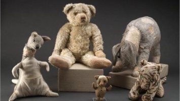 Игрушки Кристофера Робина, сына Алана А. Милна, автора “Винни-Пух и все-все-все” , Великобритания, 1926 год.