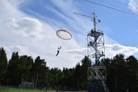 Ну да... на парашютной вышке куилярд денег не попилишь.