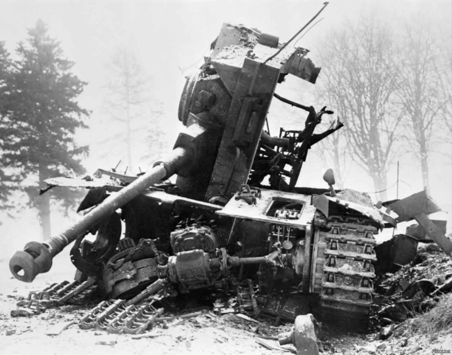 Немецкие танки после. Подбитый танк Германии тигр. Тигр 2 в Арденнах 1944. Тигр подбитый ИСУ 152.