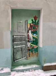 Жители уже отковыряли обратно)