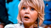 Юлия Меньшова всегда с открытым ртом.