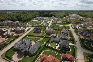 Барвиха, тоже не плохой населенный пункт. По уровню жизни, точно, не хуже Нижнего Новгорода.