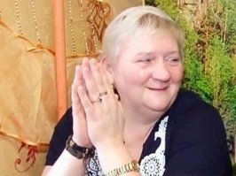 Зря вы так...посмотрите какое доброе лицо...мне кажется Наталия Веденина очень отзывчивый человек, возможно ей нужно просто о ком то заботиться...