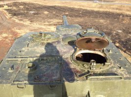 Я с ростом 197 просто не представляю как на ней ездить можно, там оооочень тесно внутри