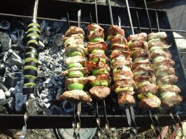 для подарка, мангал класс, но не более того.
используйте классику !!!!