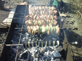 для подарка, мангал класс, но не более того.
используйте классику !!!!