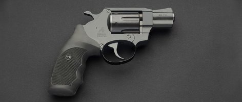 Оригинальный LOM-13 был очень удачной и надёжной моделью, но внесённые изменения свели все его преимущества на нет. Но не всё так плохо, есть достойная альтернатива, ничем не уступающая оригинальному ЛОМу - револьверы Гроза-02С и Гроза-02.  Никаких "зубов" и "штырей", рвущих резину. Решение - соосное сверление канала ствола. Револьвер с маркировкой "С" - цельностальной, позволяет использовать максимально разрешённый по мощности патрон 90 Дж типа "Магнум" или "Убойные+".