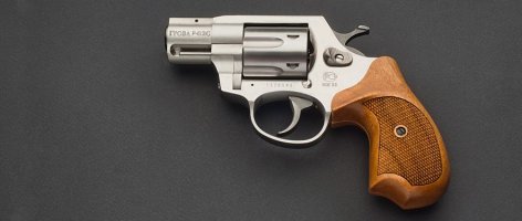 Оригинальный LOM-13 был очень удачной и надёжной моделью, но внесённые изменения свели все его преимущества на нет. Но не всё так плохо, есть достойная альтернатива, ничем не уступающая оригинальному ЛОМу - револьверы Гроза-02С и Гроза-02.  Никаких "зубов" и "штырей", рвущих резину. Решение - соосное сверление канала ствола. Револьвер с маркировкой "С" - цельностальной, позволяет использовать максимально разрешённый по мощности патрон 90 Дж типа "Магнум" или "Убойные+".