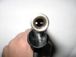 У грозы качество не очень. У меня "стальной" и это второй... первый заменили по гарантии - курок переломился, метал был сильно похож на силумин.
И в стволе у моего вот такой же геморрой как на фото.