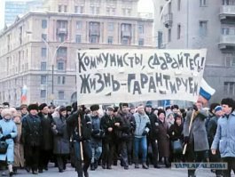 1. За образование в СССР платили до середины 60-х. Немного но все-же. А так- можно было выучится на врача и зарабатывать меньше прожиточного минимума...
2. Сравнивать СССР и США в принципе глупо, может быть, но средний (белый) американец в 1910 году зарабатывал как средний русский чернорабочий в 1910 году, а в 1940 году, уже более чем в 5,5 раз больше...
Выводы можно делать самим.

3. Ну критически нужно относится к книгам изданным в изд.АгитПром в 30-х.
Ну давайте, ставка на 1929 год у Форда (для рабочего) 2,25 доллара в день. С учетом премий до 5 долларов в день.
Упомянутый вами " т. Васильев" в день тратит "2–2,5 доллара в день на обед, завтрак и ужин и 1 доллар на гостиницу" и остается у него "до 3 долларов 50 центов в день".
Кем он там работал?
Почему не жил в рабочем общежитии (0,15 доллара в день за комнату), почему не питался в заводской столовой Форда (0,1 доллара за обед)?

Вы знаете что надбавка в 1 бакс к ежедневной зарплате (2,25 в день) был если рабочий жил в районе с более дорогим жильем.
Это было выгодно, так как аренда дома удовлетворяющего требованиям Форда стоила то-же 1 доллар в день. Почему наши,  за эти деньги не сняли целый дом а сняли номер?

Не стоит пытаться занизить жертвы, брошенные СССР на алтарь индустриализации.
А как могла-бы развиваться Столыпинская Россия - хорошо иллюстрирует США.
Но в РИ не сдержались и устроили революцию.

ЛЮБАЯ РЕВОЛЮЦИЯ - это ВСЕГДА хаос и бардак. 
Это всегда - снижение уровня жизни.
Вопрос в скорости восстановления.
СССР восстановился - по добыче стали и чугуна, через шесть лет, по потреблению продуктов питания через 44 года.
И все равно не удовлетворял своих граждан, стоило ослабить "затяжку болтов" - все разнесло нафиг.

Стоило оно того или нет - каждый решает сам.
Не знаю сколько вам лет, но комсомольцы 60-х, когда выросли и им было по 30-40 лет, решали так: