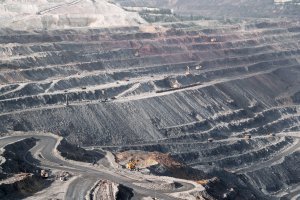 а наш карьер настолько большой, что из него вообще нихера не видно...