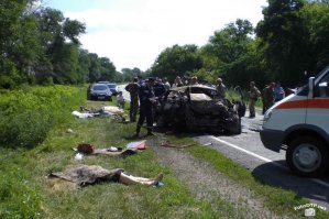 Вот что на билбордах выставлять надо было. Жестоко, зато очень показательно: