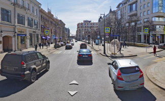 что не так с карманами? знак "остановка запрещена" стоит после перекрестка по правилам. далее платная парковка для газелей. далее карман для такси. далее карман для остановки без стоянки как раз напротив прокуратуры для посадки и высадки. затем перекресток, и опять "остановка запрещена", тк "стоянка запрещена" разрешает остановку.