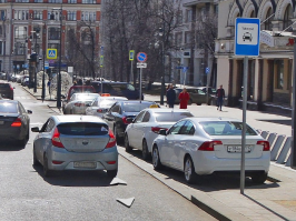 что не так с карманами? знак "остановка запрещена" стоит после перекрестка по правилам. далее платная парковка для газелей. далее карман для такси. далее карман для остановки без стоянки как раз напротив прокуратуры для посадки и высадки. затем перекресток, и опять "остановка запрещена", тк "стоянка запрещена" разрешает остановку.