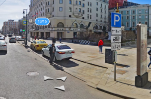 что не так с карманами? знак "остановка запрещена" стоит после перекрестка по правилам. далее платная парковка для газелей. далее карман для такси. далее карман для остановки без стоянки как раз напротив прокуратуры для посадки и высадки. затем перекресток, и опять "остановка запрещена", тк "стоянка запрещена" разрешает остановку.