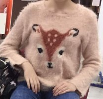 Свитер как бы намекает