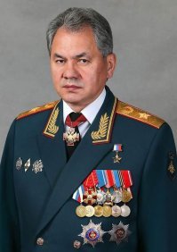 Надо признать, он в разы уменьшил армейскую коррупцию. Бесконечная дедовщина, страшная социальная язва, с которой ничего не могли поделать с конца 60 х советские и российские министры обороны, почти сошла на нет. Военные учатся своему ремеслу, не отвлекаясь на уборку казарм и приготовление пищи. Бесконечные учения превратили строителей генеральских дач в солдат. Западная пресса неизменно дает реформам и работе Шойгу самую высокую аттестацию.