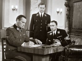 Сегодня главному офицеру страны Василию Лановому исполняется 85 лет