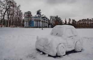 У снеговичков свои дорожно-транспортные отношения