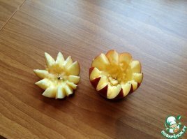 Ну, точно таким манером разрезать яблоко, меня папа научил лет 40 назад.