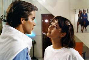 А вот чья жизнь проходит практически параллельно моей: Это Софи Марсо :). Немного только меня старше, а с высоты нынешнего возраста - ровесники :)
Помню Бум как смотрели в нашем деревенском клубе на большом экране, потом бум 2.
У нее даже морщинки идеальны :)