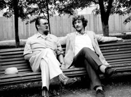 Чё-то представилось...
"На Патриарших" Берлиоз и Бездомный...