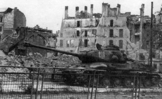 На этой фотке две смотровые щели. Кажись.