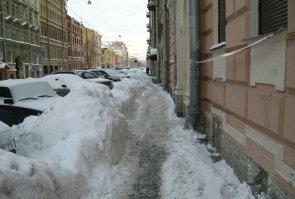 Ну вот например совсем не внутридомовая территория. И кстати-вот так зимой Питер выглядит последние лет так 5-6.
